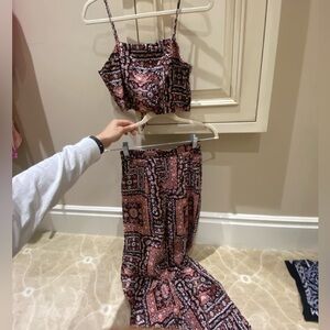 Vici BNWT two piece 2 tie top Patterned Pink crop top and pants
